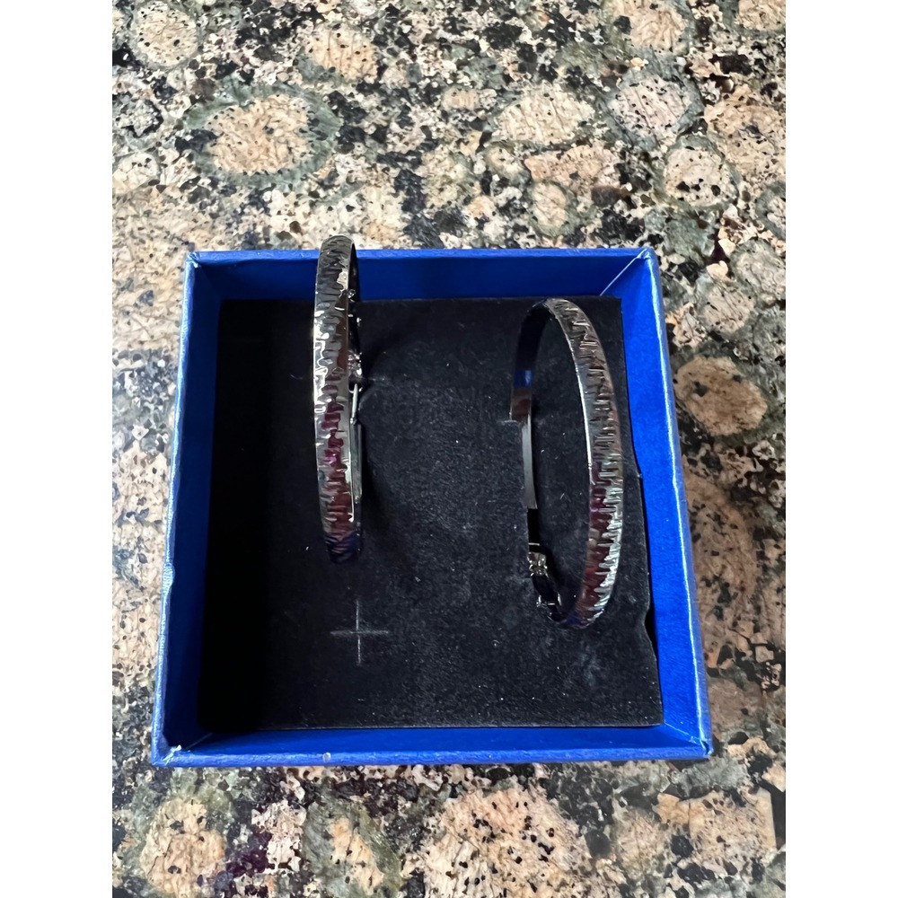 Textured Silver Tone Large Hoop Earrings Hammered Metal Latch Back Jewelry